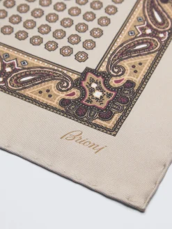 Fashion Brioni and pink silk pocket square Beige